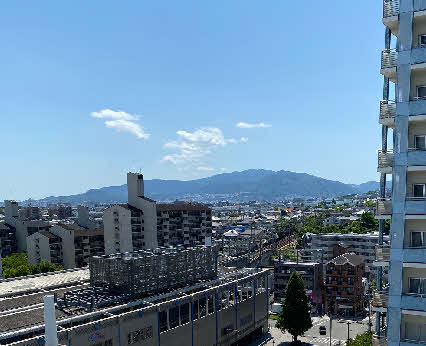 ０４．６．　４　１３１４　晴れの日に川西市から六甲山を見る！