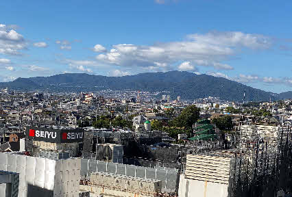 ０５．１０．２１　１０００　川西市から六甲山系を見る！